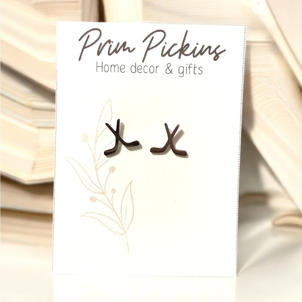 ⭐️ 2/$20 earring sets ⭐️ 
Silver hockey sticks earrings